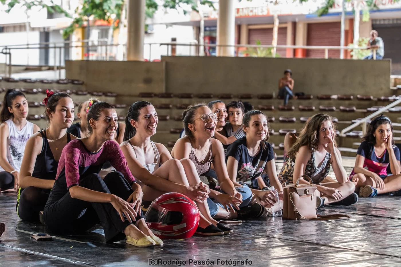 Bailarinas na arquibancada do Gravidade Festival 2018