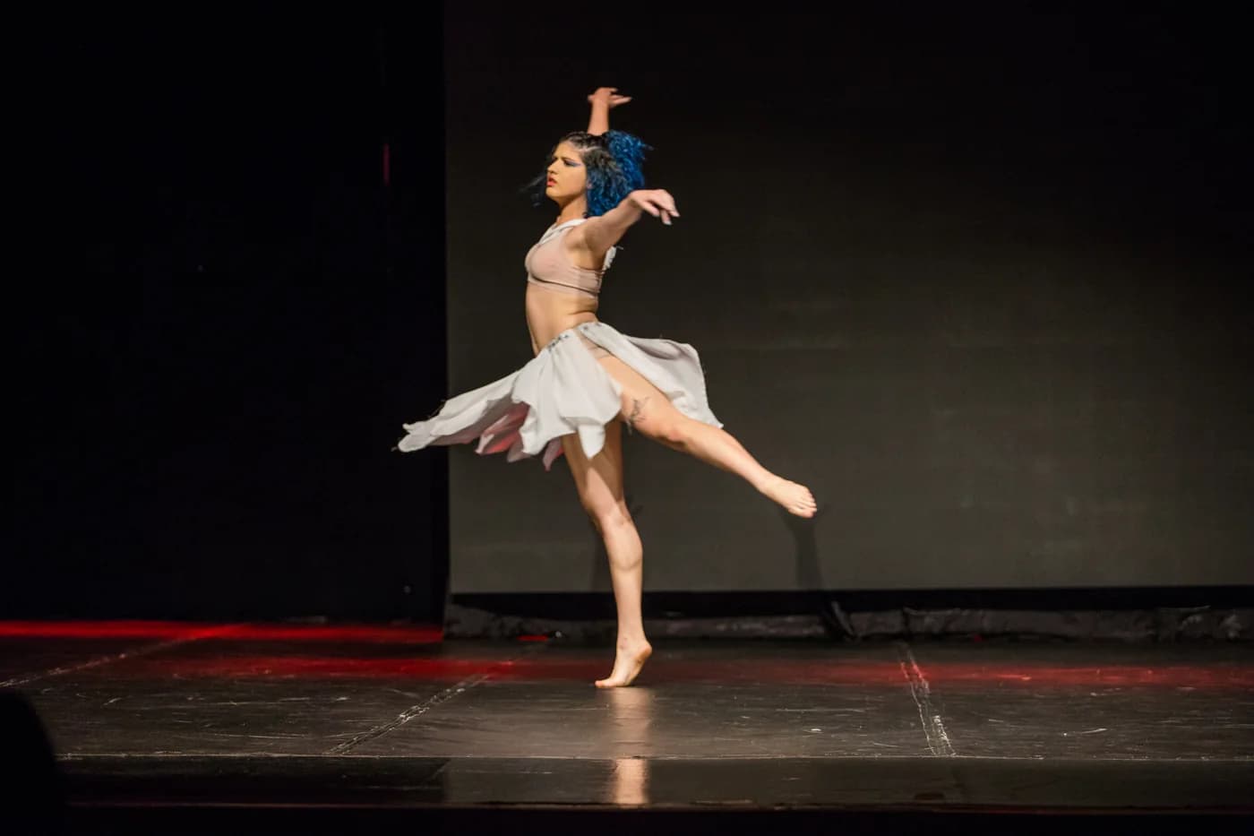 Apresentação solo de dança contemporânea no Gravidade Festival 2022